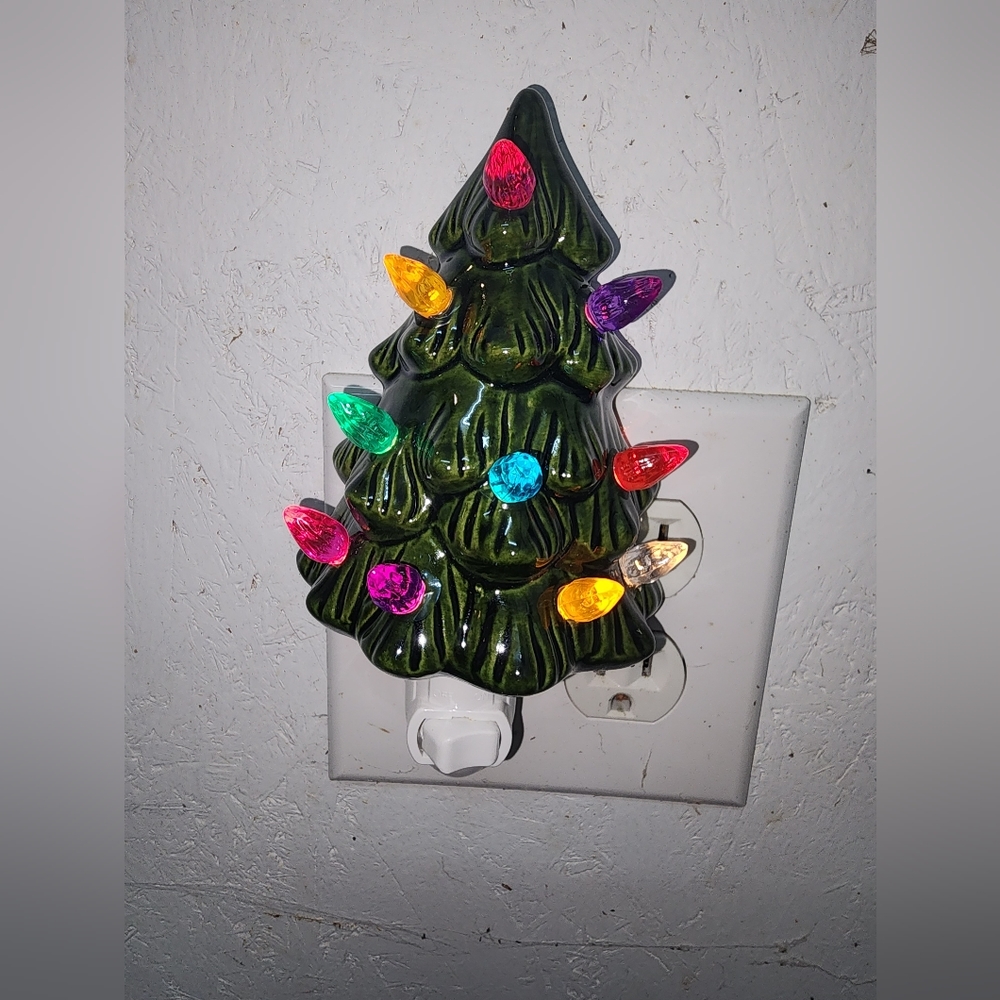 Ceramic Christmas tree night light ***